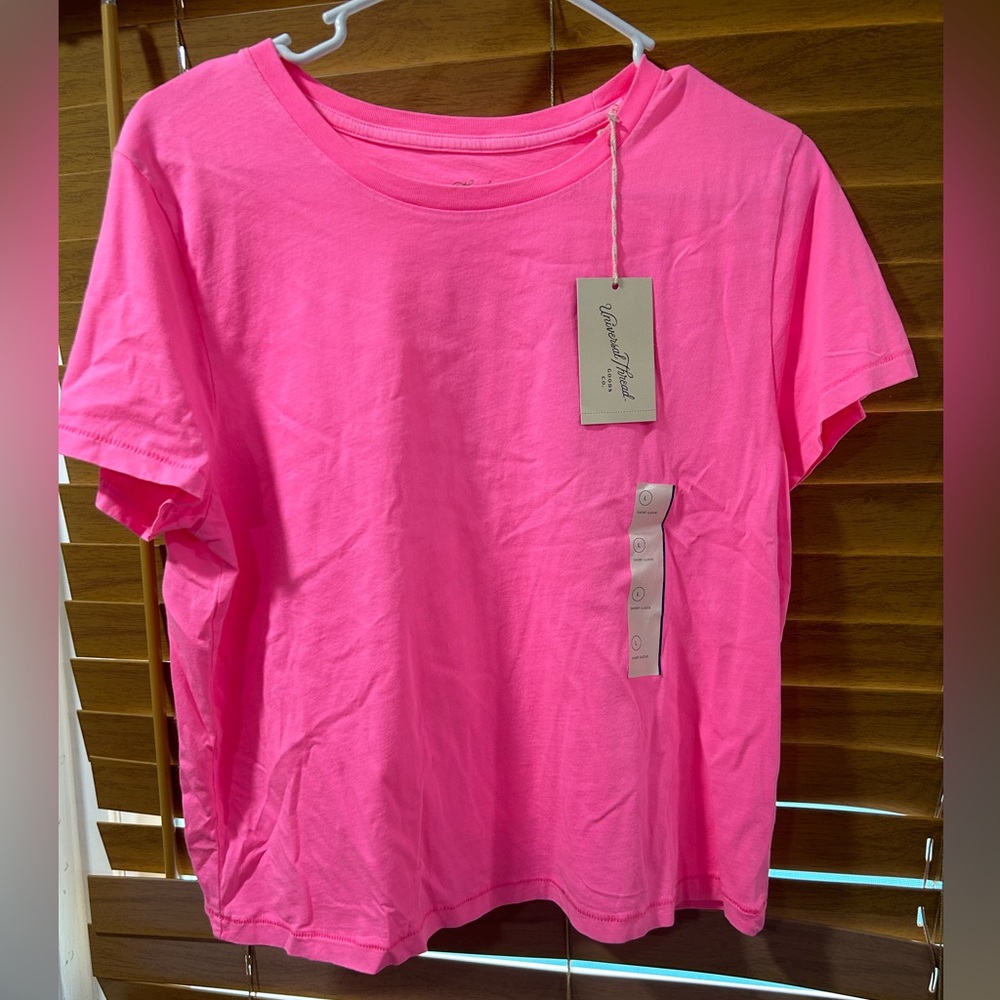 Large Universal Thread Neon Pink Short Sleeve